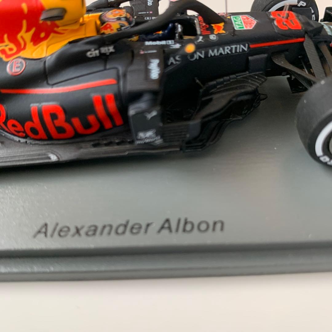 Aston Martin Red Bull Racing RB16 アルボン