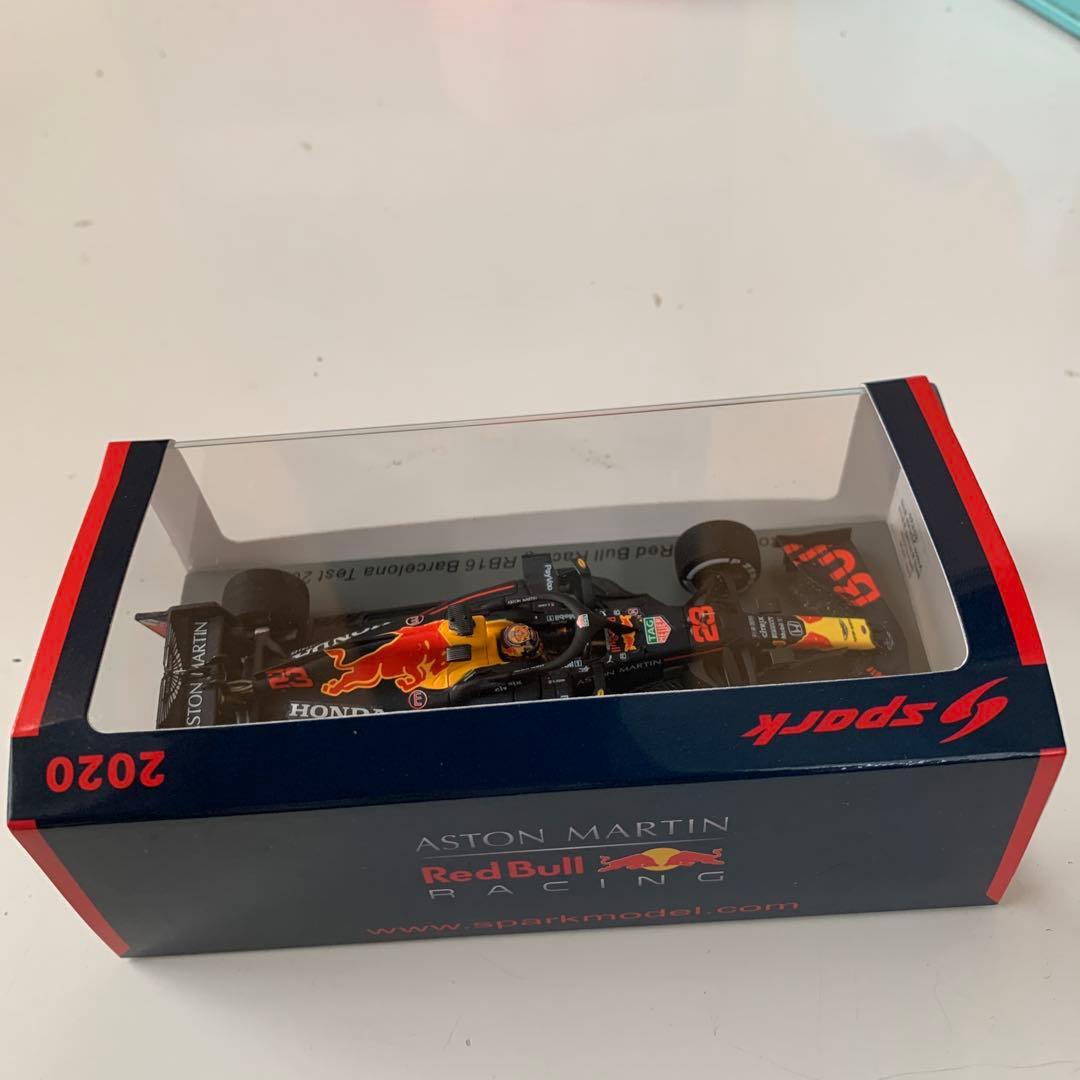 Aston Martin Red Bull Racing RB16 アルボン