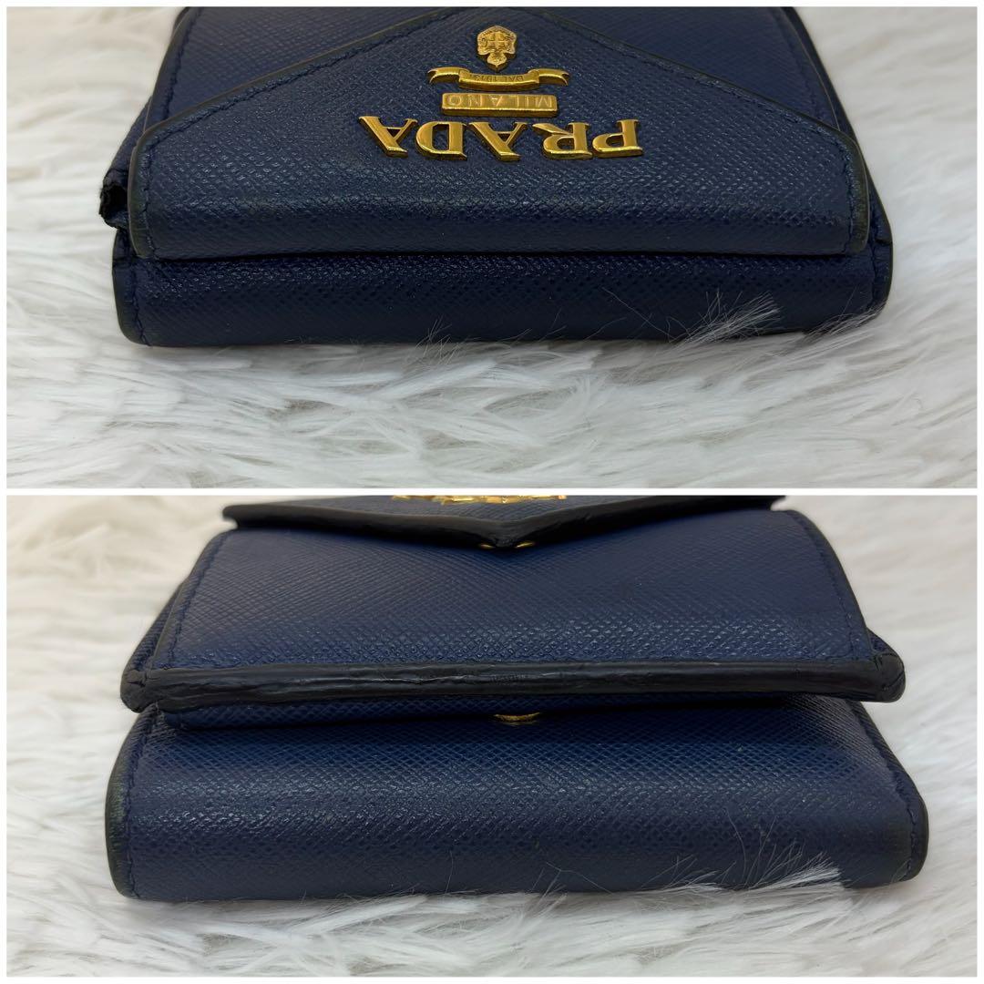 美品✨プラダ　折り財布　三つ折り　金ロゴ　レザー　コンパクト　ネイビー