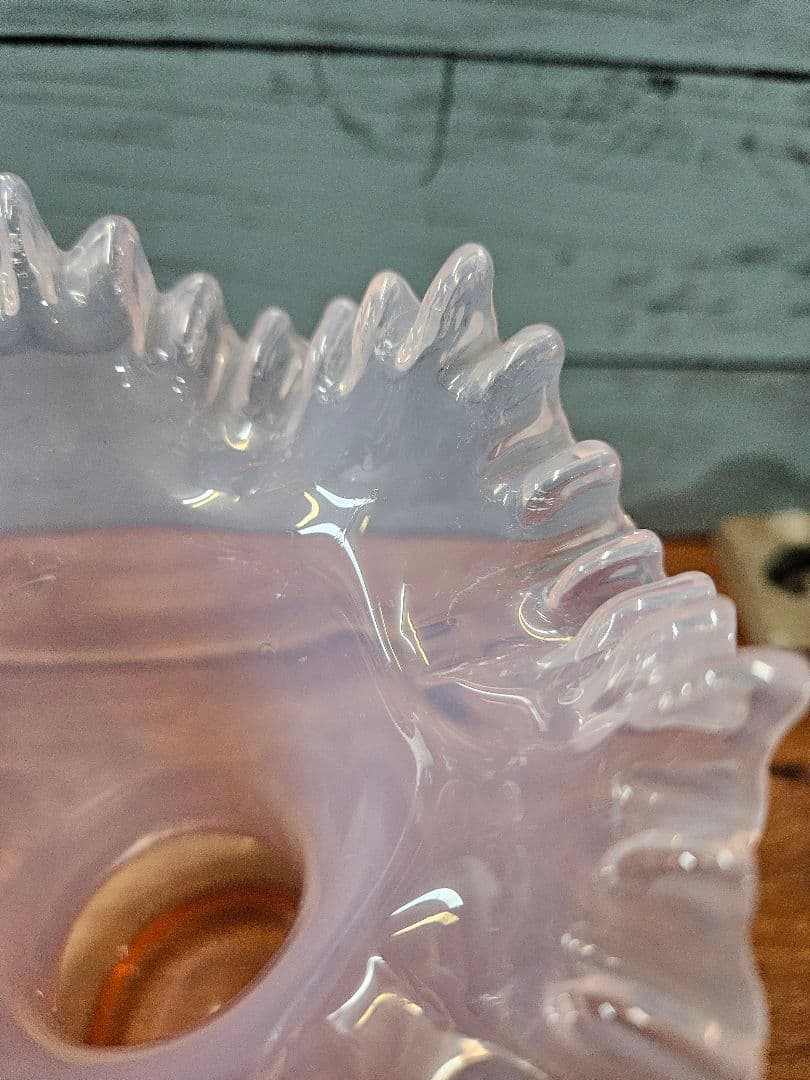 フランスアンティーク オパールセントガラス フリルの花瓶 ピンク系 一輪挿し