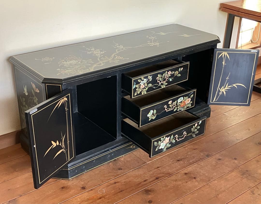 黒い花柄の木製箪笥 キャビネット ヴィンテージ 稀少 中古家具 チェスト