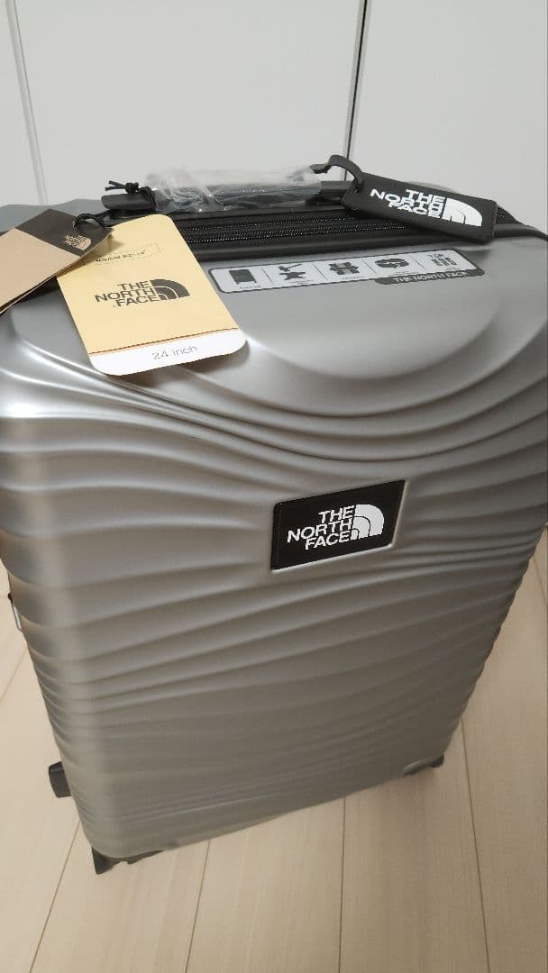 【新品未使用】THE NORTH FACE シルバー スーツケース 24インチ