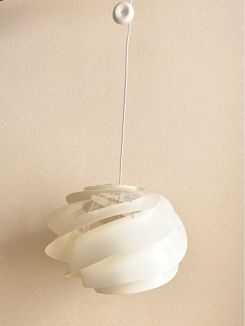 青 LE KLINT SWIRL3 WHITE ペンダントライト 廃盤商品