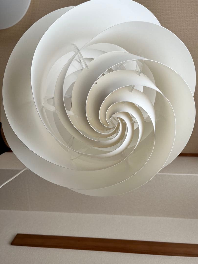 青 LE KLINT SWIRL3 WHITE ペンダントライト 廃盤商品