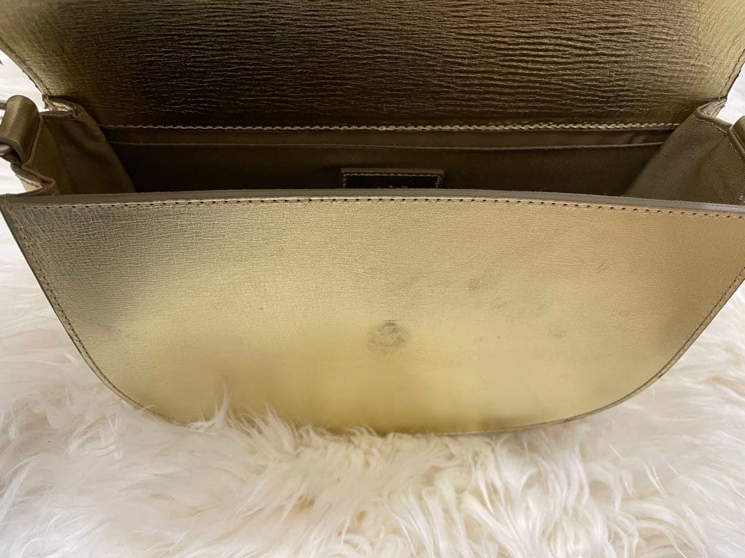 A.P.C. アーペーセー　ルクセンブルクゴールドショルダーバッグ