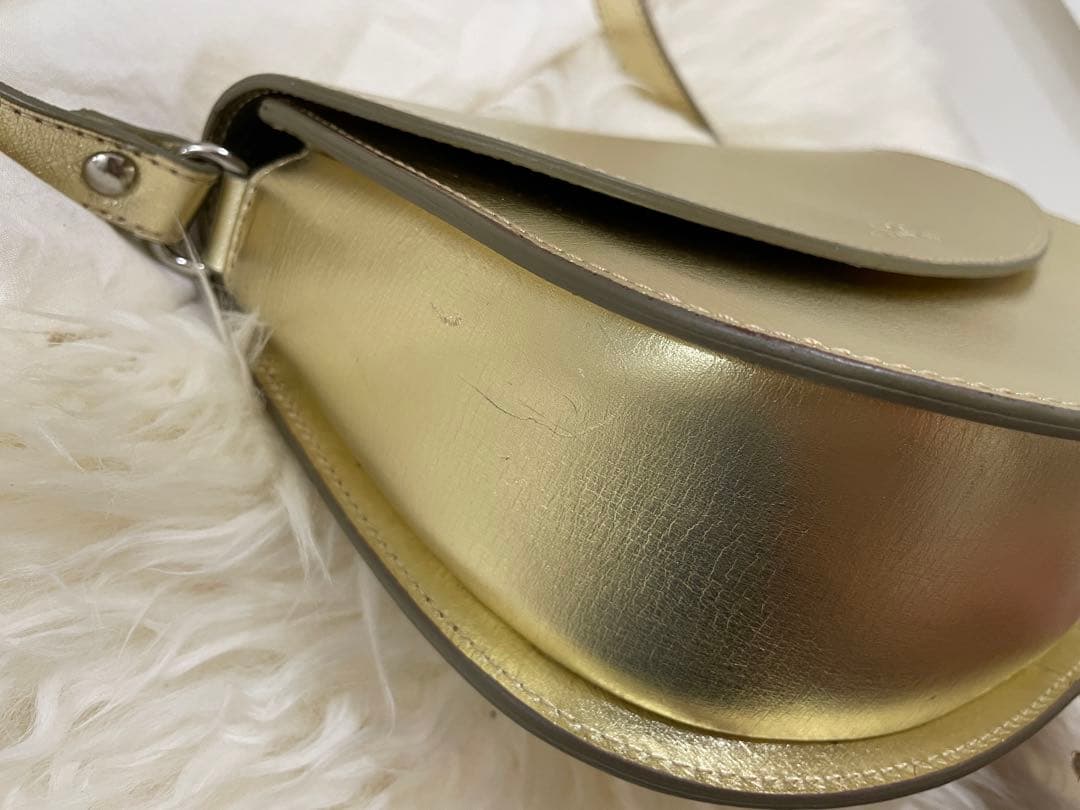 A.P.C. アーペーセー　ルクセンブルクゴールドショルダーバッグ