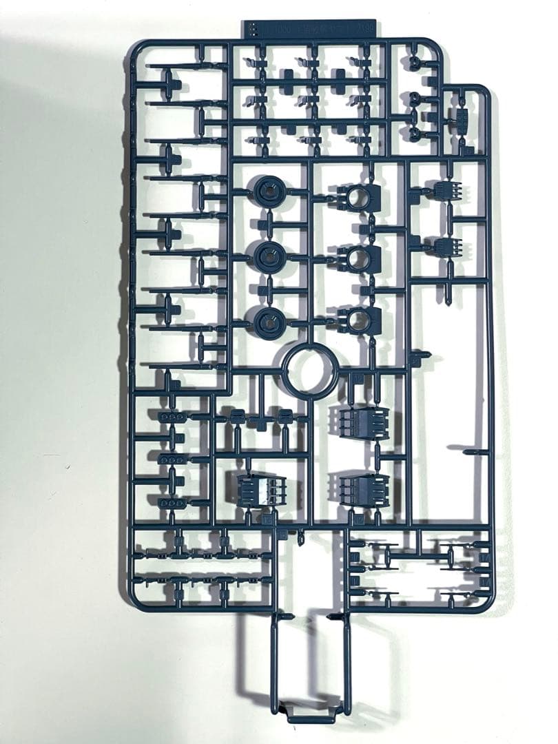 組立途中【バンダイ】宇宙戦艦ヤマト2199 コスモリバースVer. 1/1000