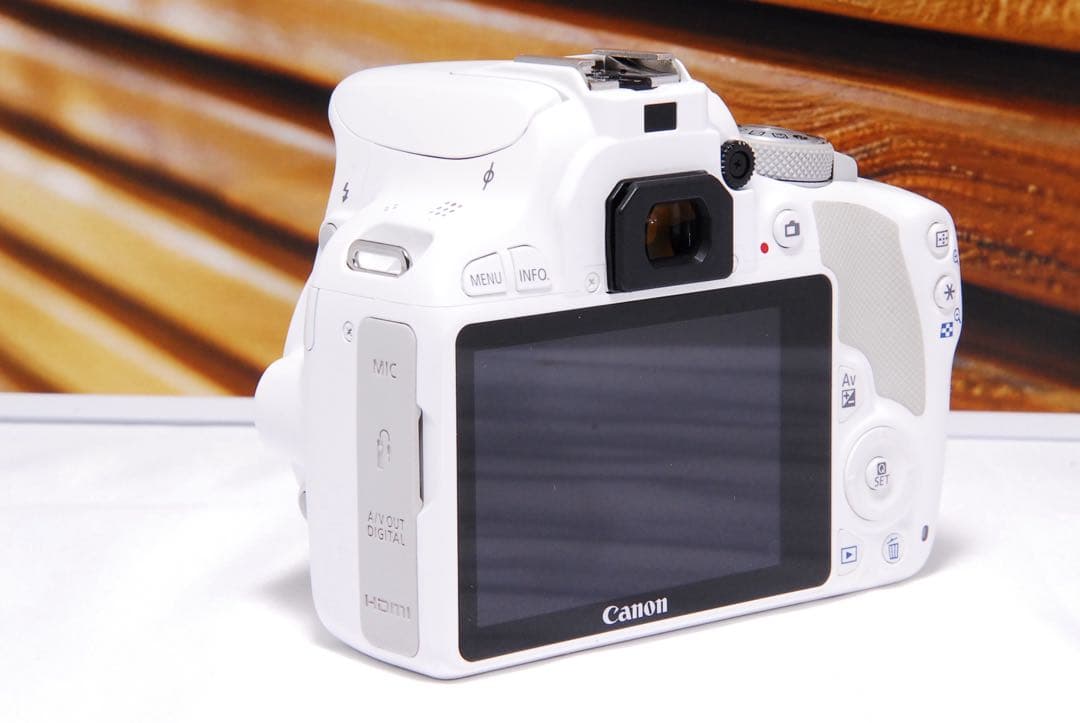 【ショット数700回】Canon EOS kiss X7 ホワイト スマホ転