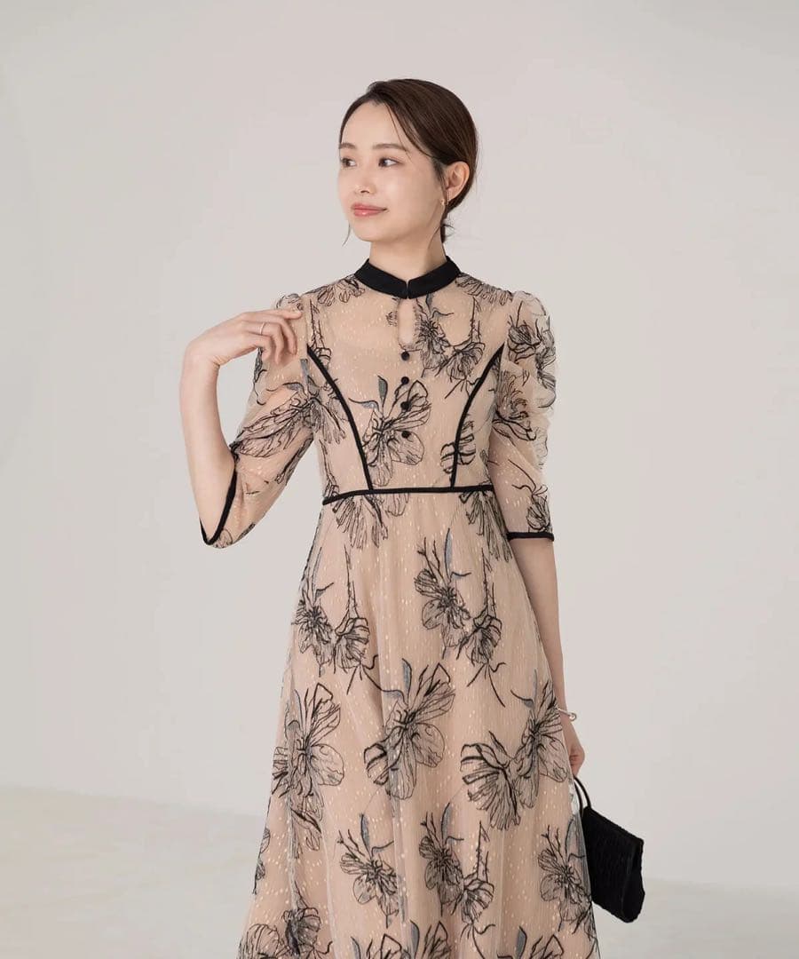 Leja／パイピングハイネック花柄ラメレースワンピースドレス