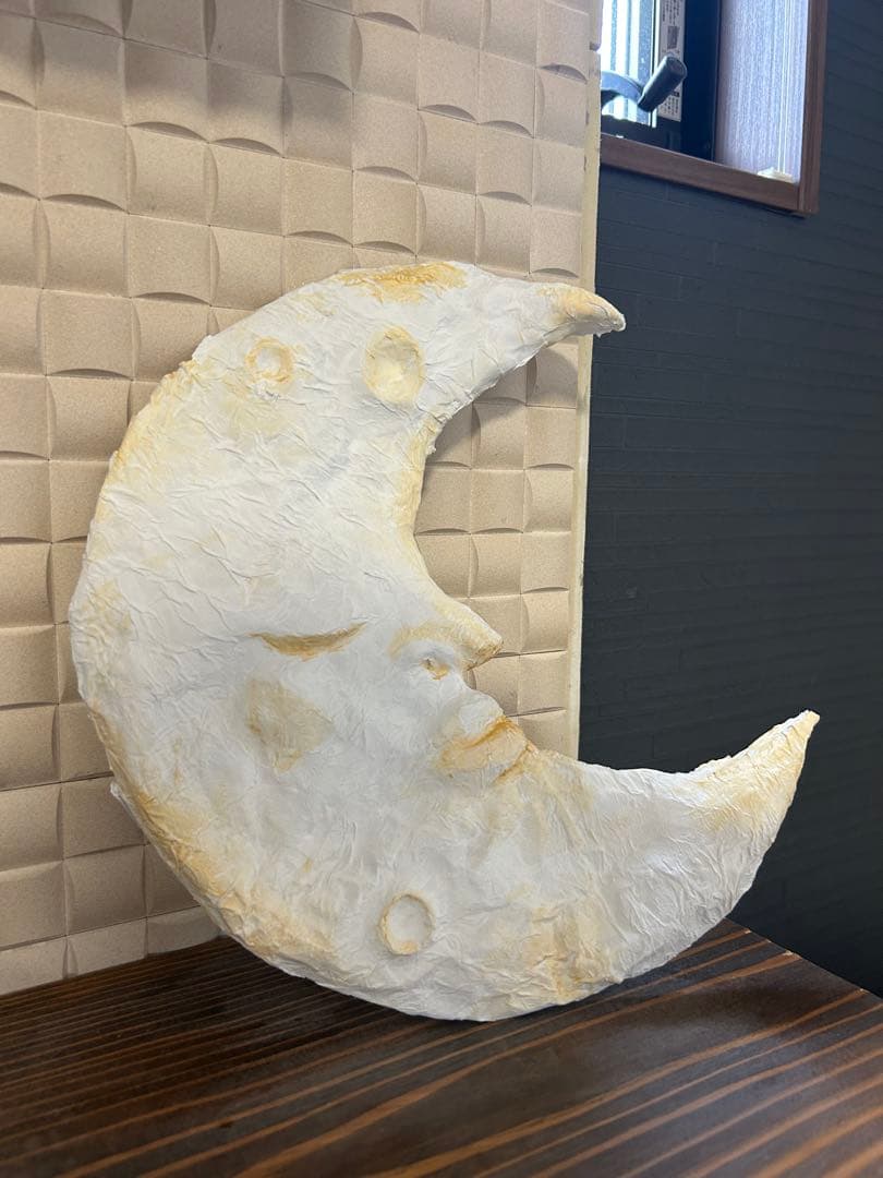 MOON オブジェ　手作り　モニュメント　ラブブの乗り物