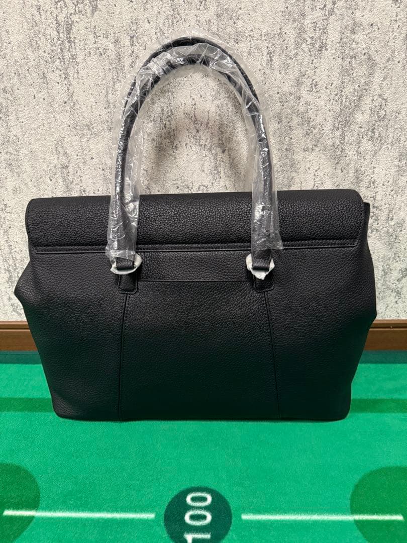 バーニーズニューヨーク　フラップ付きシュリンクレザートートバッグ