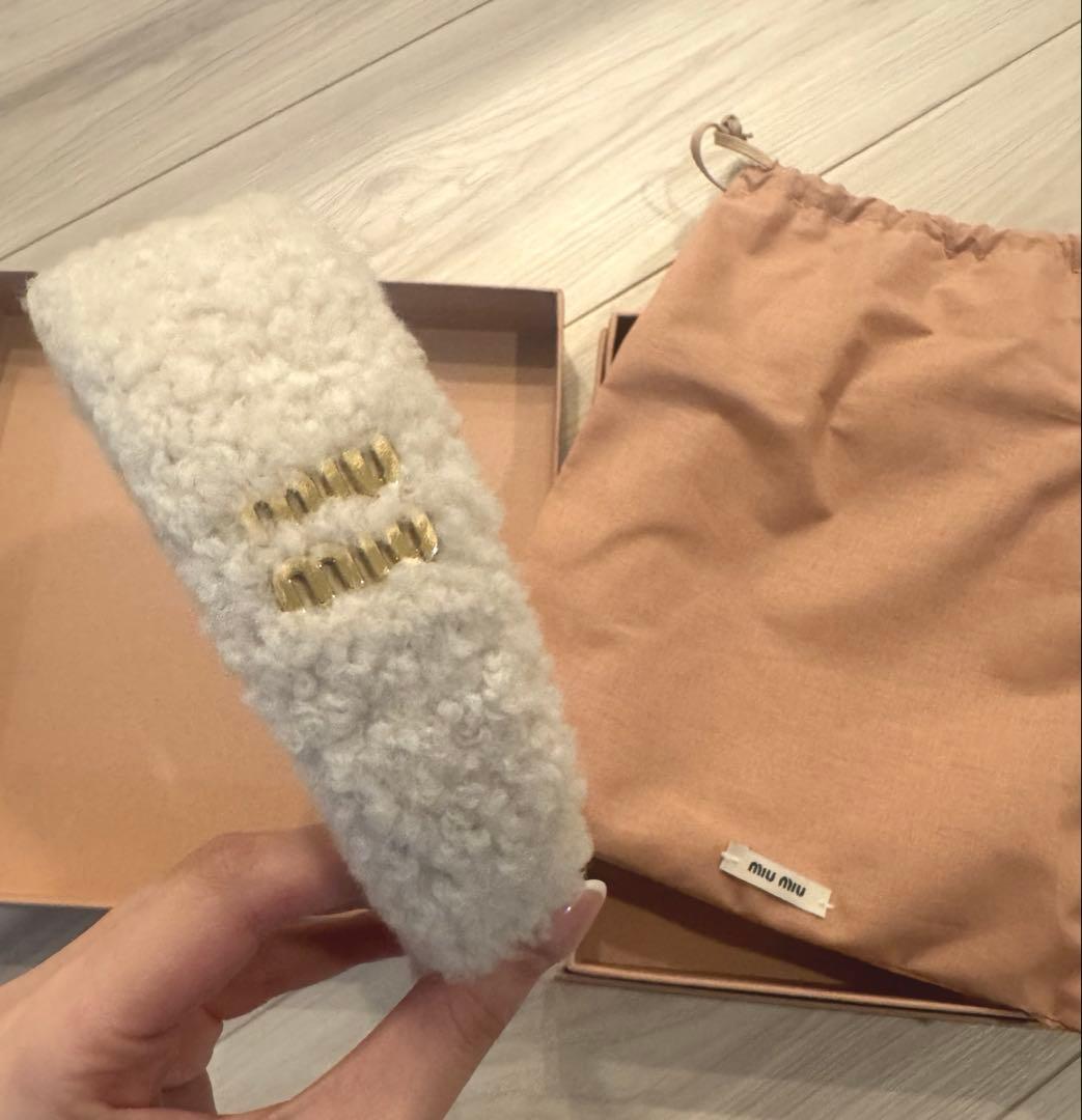 新品　MIU MIU ミュウミュウ カチューシャ 白