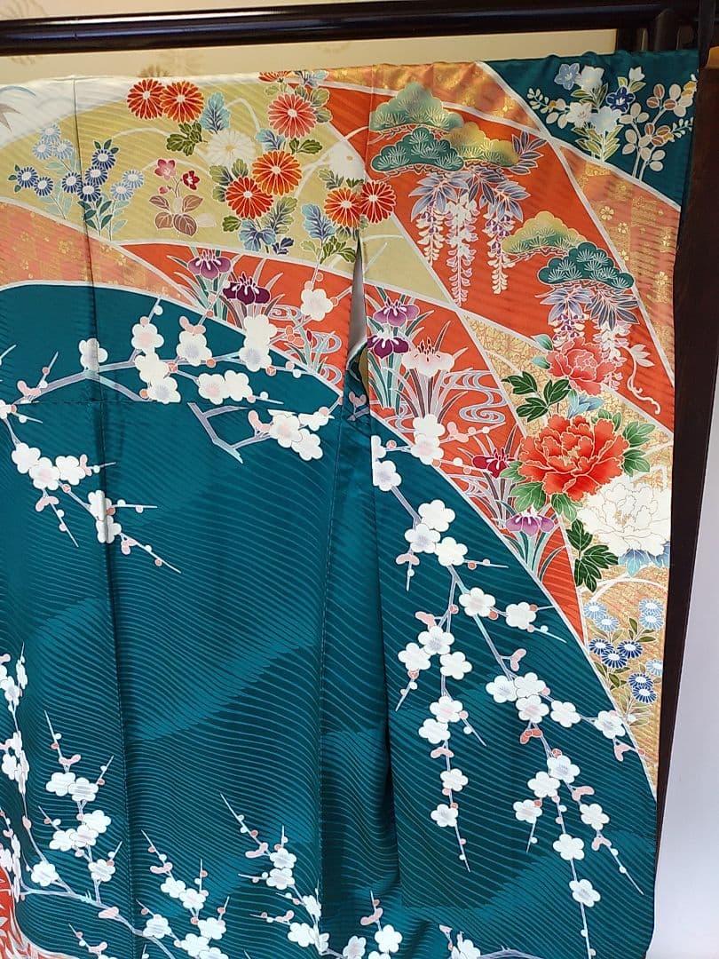 PK-18/25　振袖　鉄色地　季節の花々　鴛　地紋　金糸刺繍　金彩　豪華