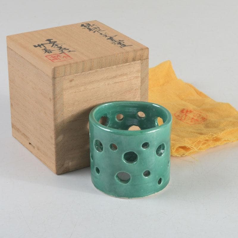 茶道具　古余呂技窯　川瀬竹春作　緑釉　水玉文　蓋置　共布共箱　V　9235