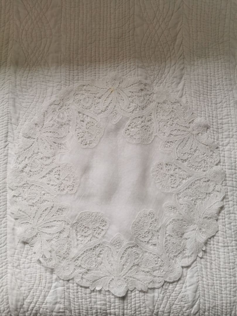 アンティーク ベルギー ポワンドローズ 薔薇と蕾 ニードルワーク レースドイリー