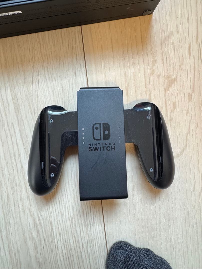 Nintendo Switch 本体 + 付属品【箱・説明書無し】