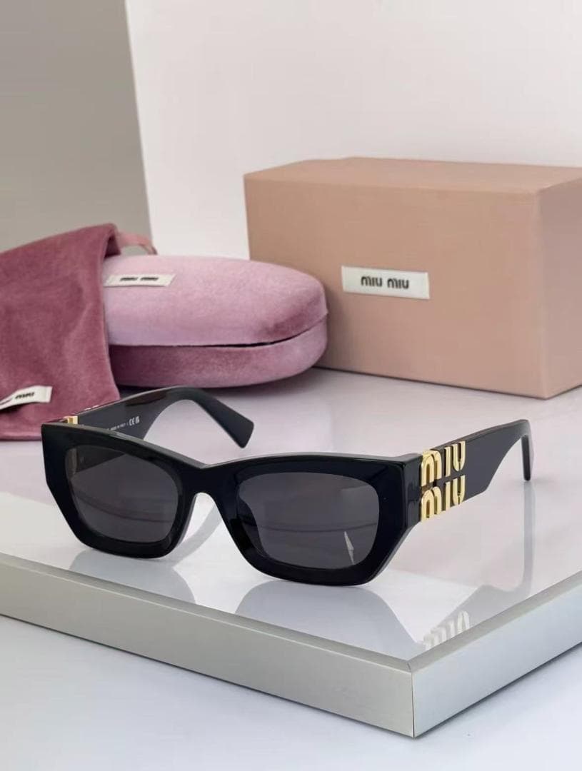 miu miu ブラック スクエアフレーム サングラス