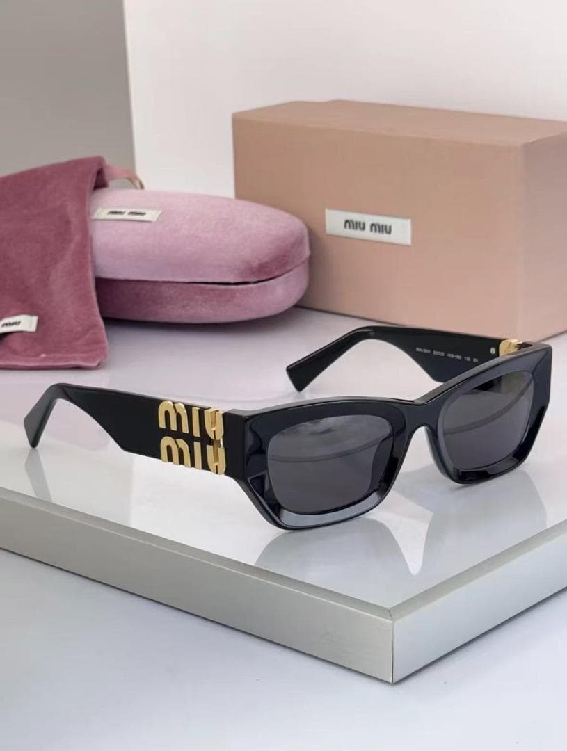miu miu ブラック スクエアフレーム サングラス