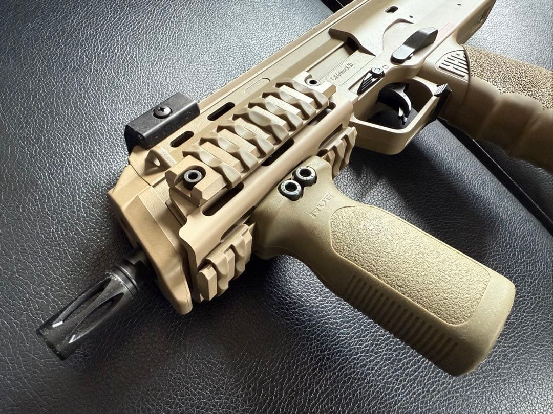 美品 東京マルイ MP7A1 TANカラー マガジン無し タンカラー ガスガン