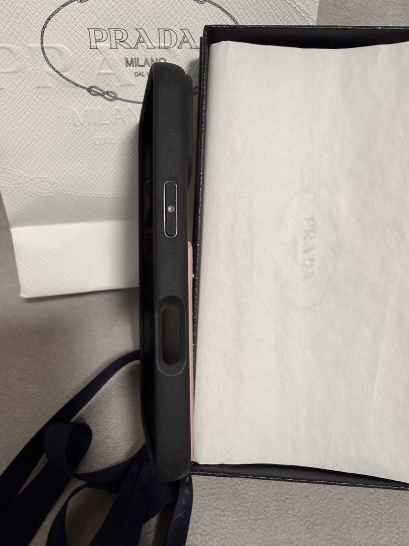 【美品】PRADA iPhone15PROケース ピンク
