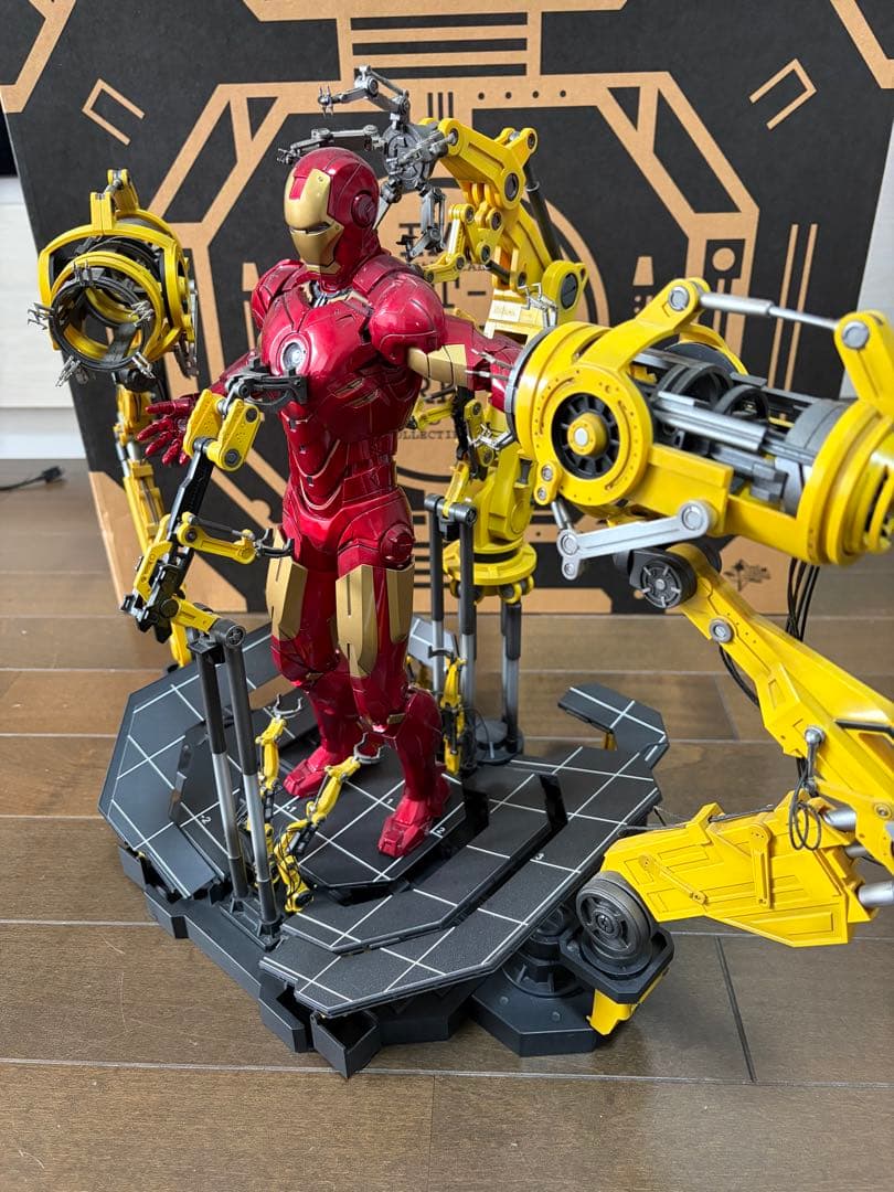 ホットトイズ1/6アイアンマン 2スーツアップガントリー マーク4付き脱着装置