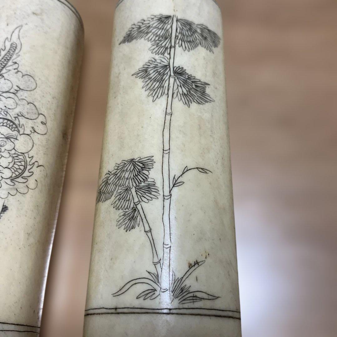 動物の骨製の彫刻文鎮一対