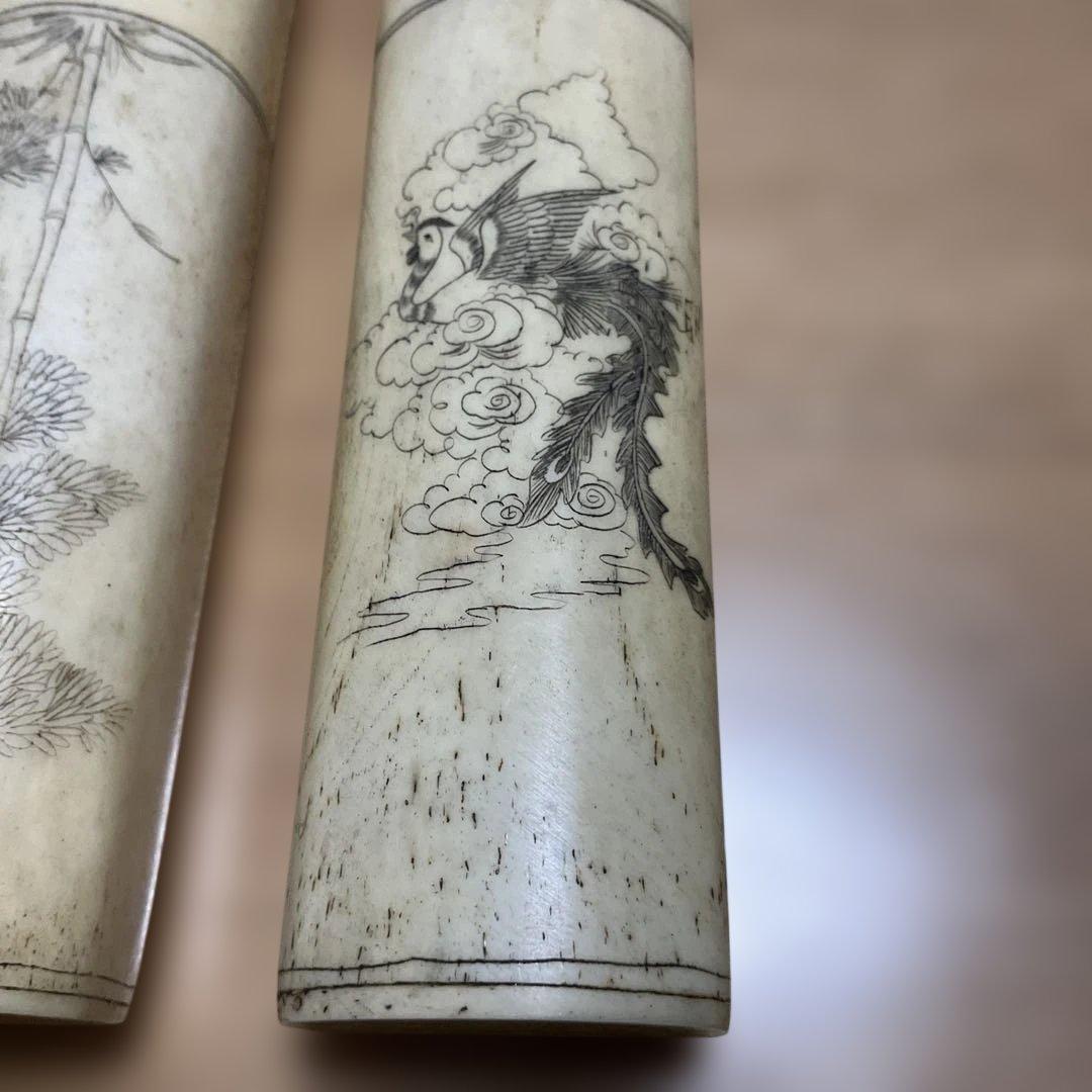 動物の骨製の彫刻文鎮一対