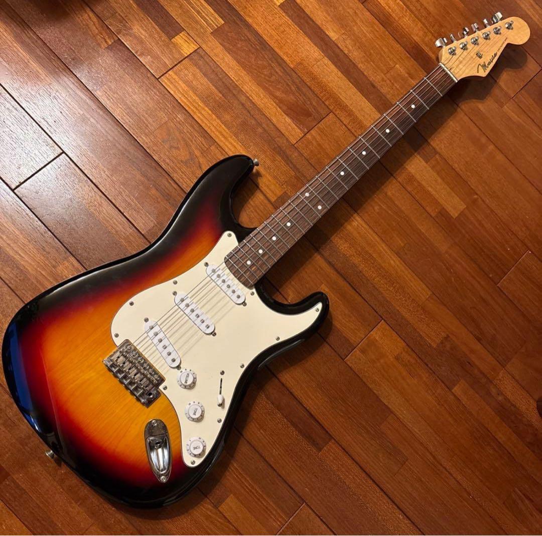 ストラトキャスター タイプ　エレキギター (センターブレンダー回路搭載)