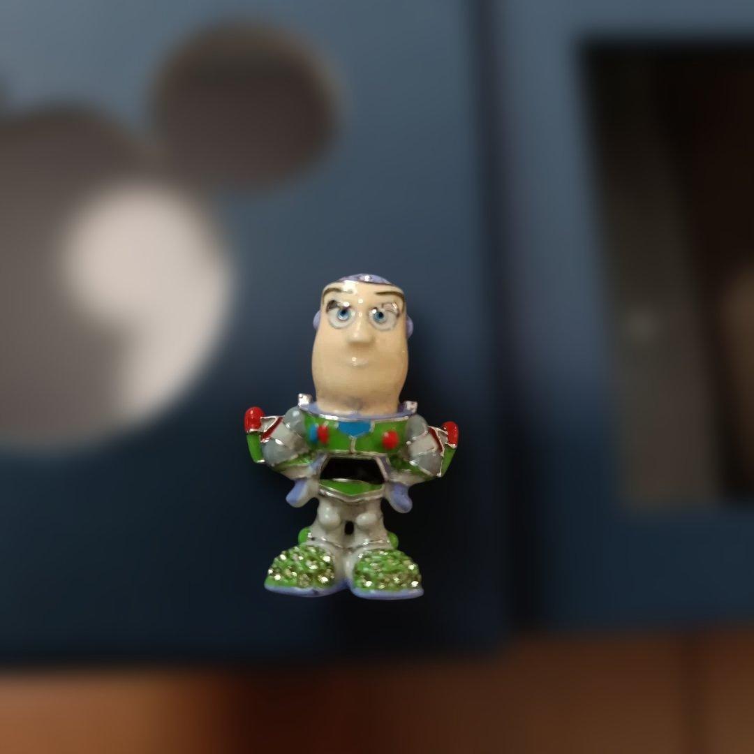 ディズニー スワロフスキー ® クリスタル　バズライトイヤー ミニフィギュア