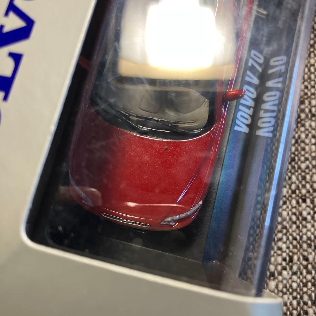 1/43 ミニカー　ボルボvolvo V70レッド　ディーラー正規品モデルカー