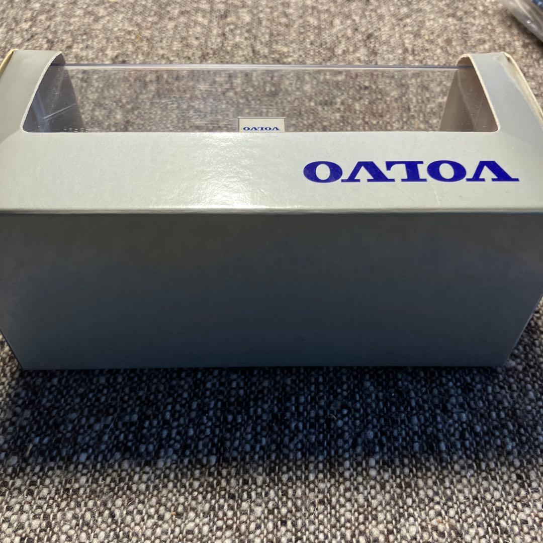 1/43 ミニカー　ボルボvolvo V70レッド　ディーラー正規品モデルカー