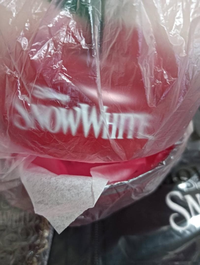 映画 白雪姫 グッズ3点セット（フーディーパーカー・手鏡・りんごの小物入れ）