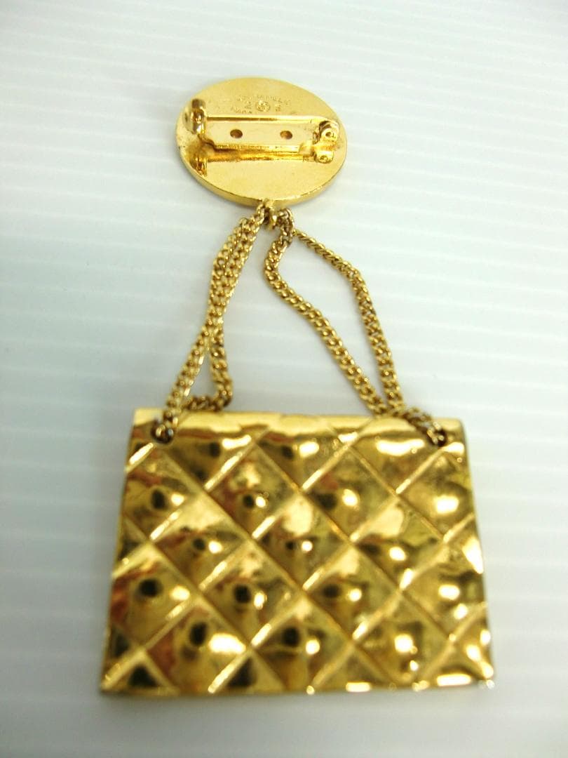 ★CHANEL ブローチ シャネル マトラッセブローチ ゴールドカラー