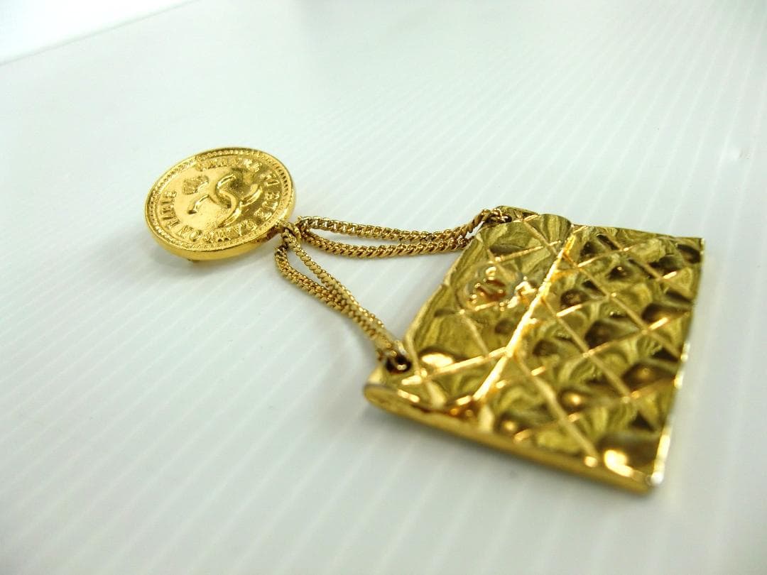 ★CHANEL ブローチ シャネル マトラッセブローチ ゴールドカラー