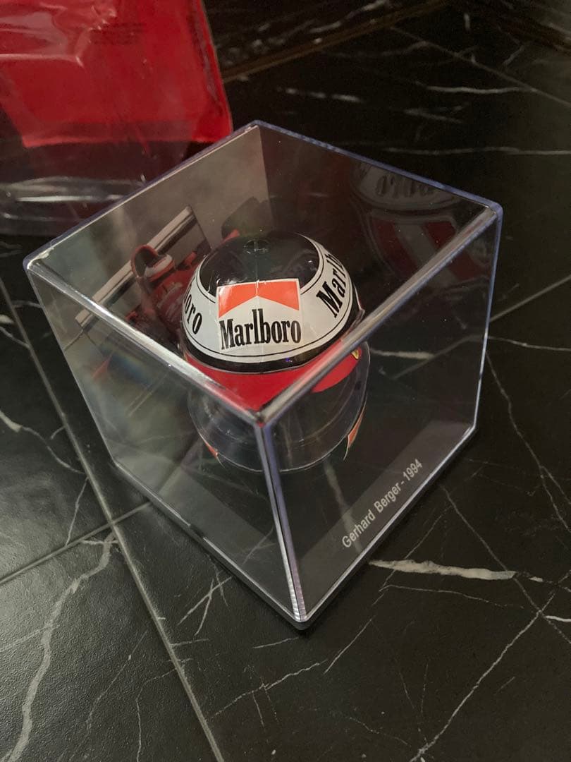 希少　マルボロ仕様　ビッグスケールF1コレクション　ベルガー　1/5 ヘルメット