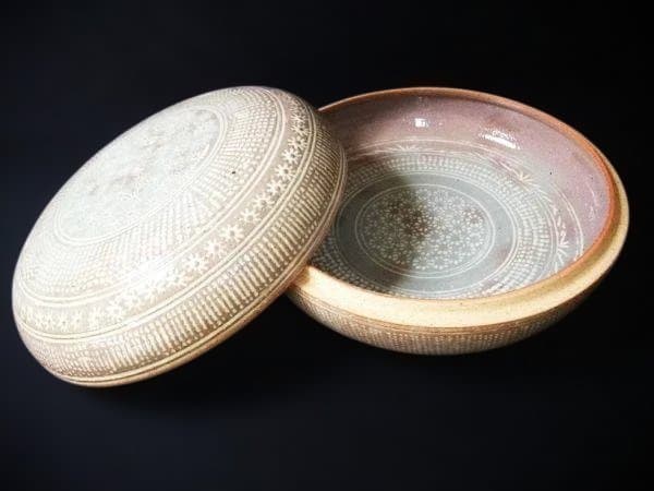 高麗磁器 国家無形文化財「金璟植」花三島 喰篭 牛滴