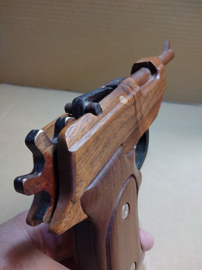 長期保管　木製ピストル ワルサーP38 ルパン三世　GRASPシリーズ　台座付き