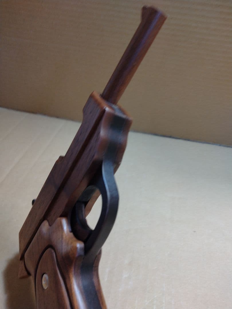 長期保管　木製ピストル ワルサーP38 ルパン三世　GRASPシリーズ　台座付き