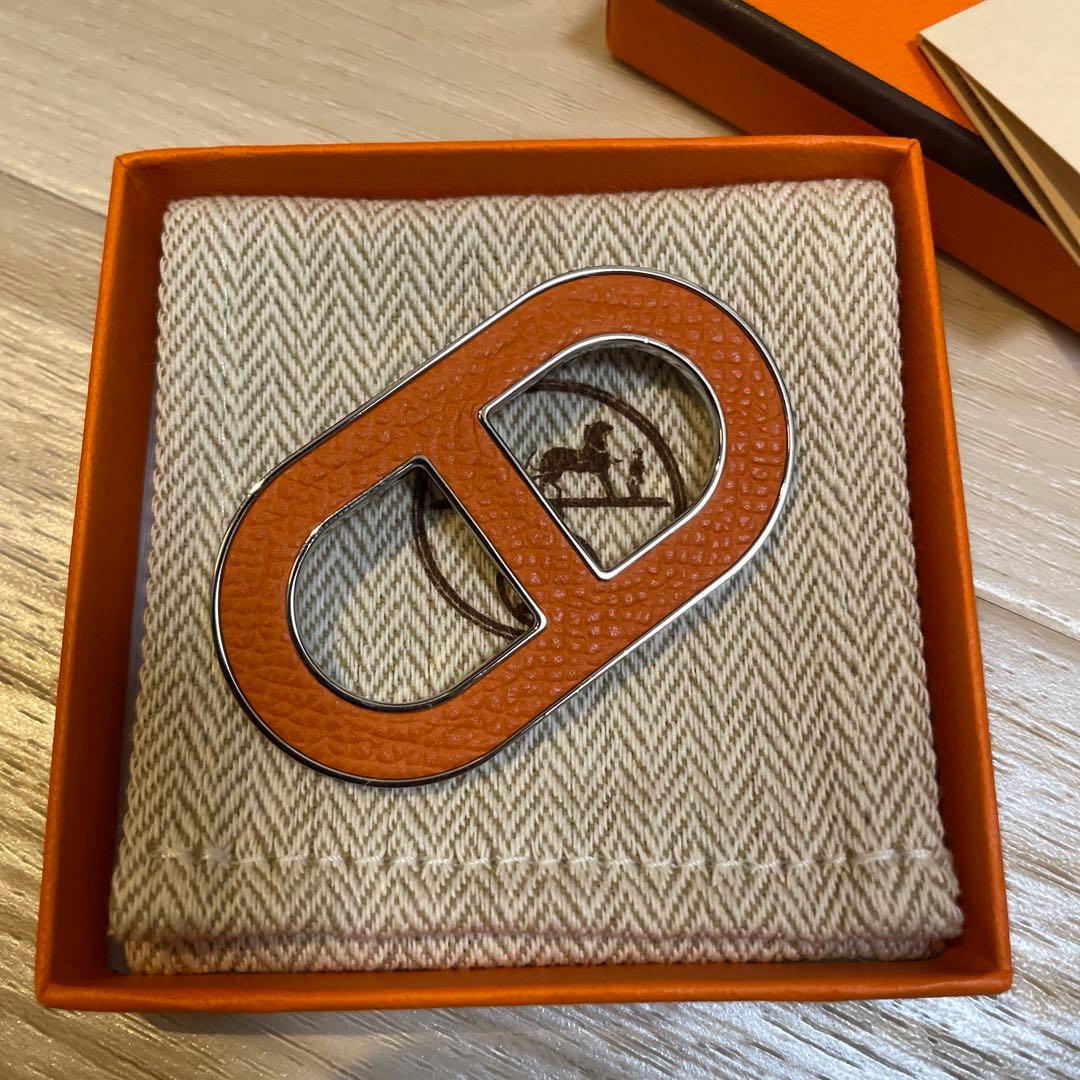HERMES ブローチ　シェーヌダンクル　オレンジ