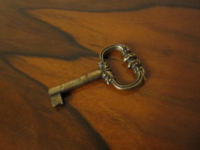 フレンチアンティーク 木象嵌 オルモル装飾 ピアキャビネット 鍵付き