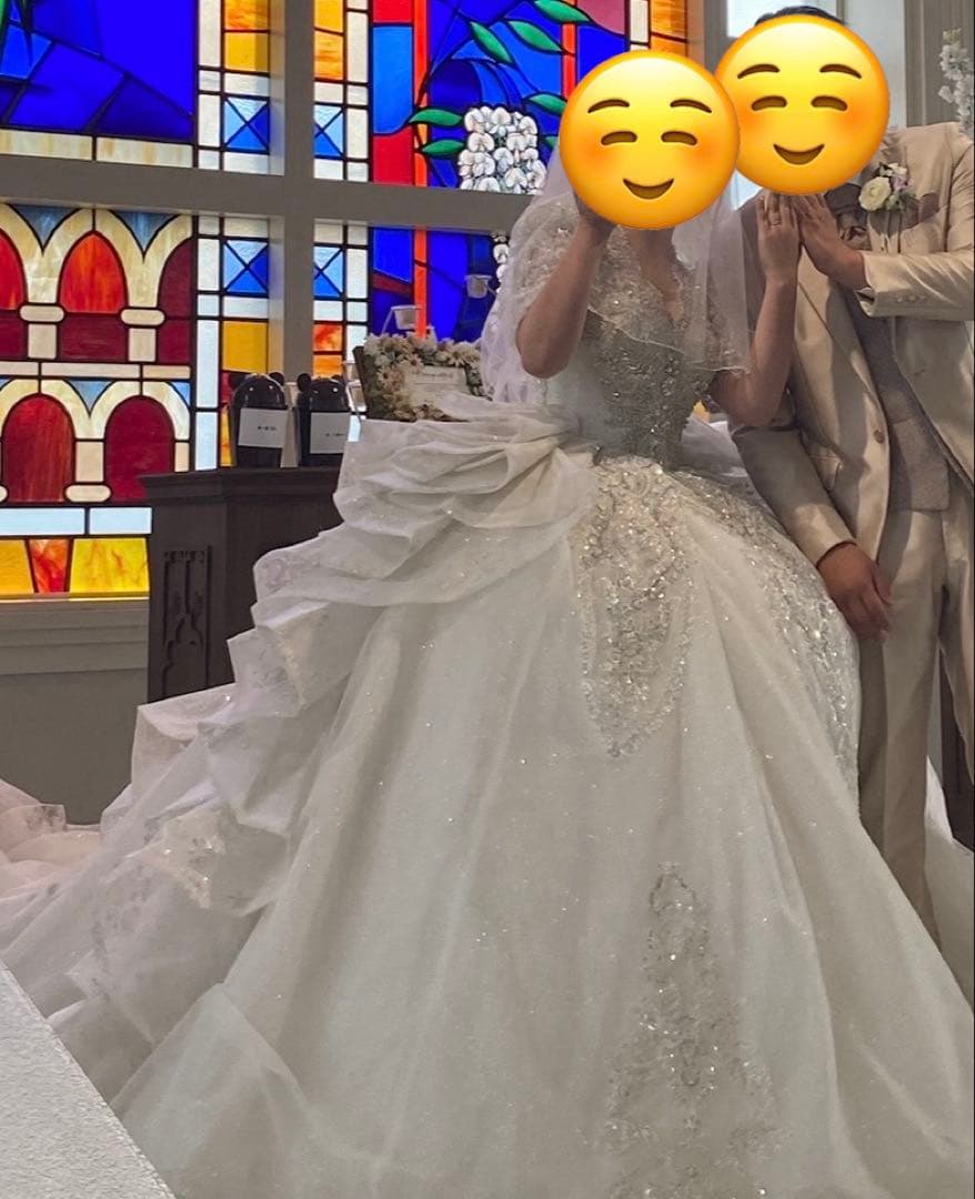 白ウェディングドレス　ティアラとブライダルインナーセット付き