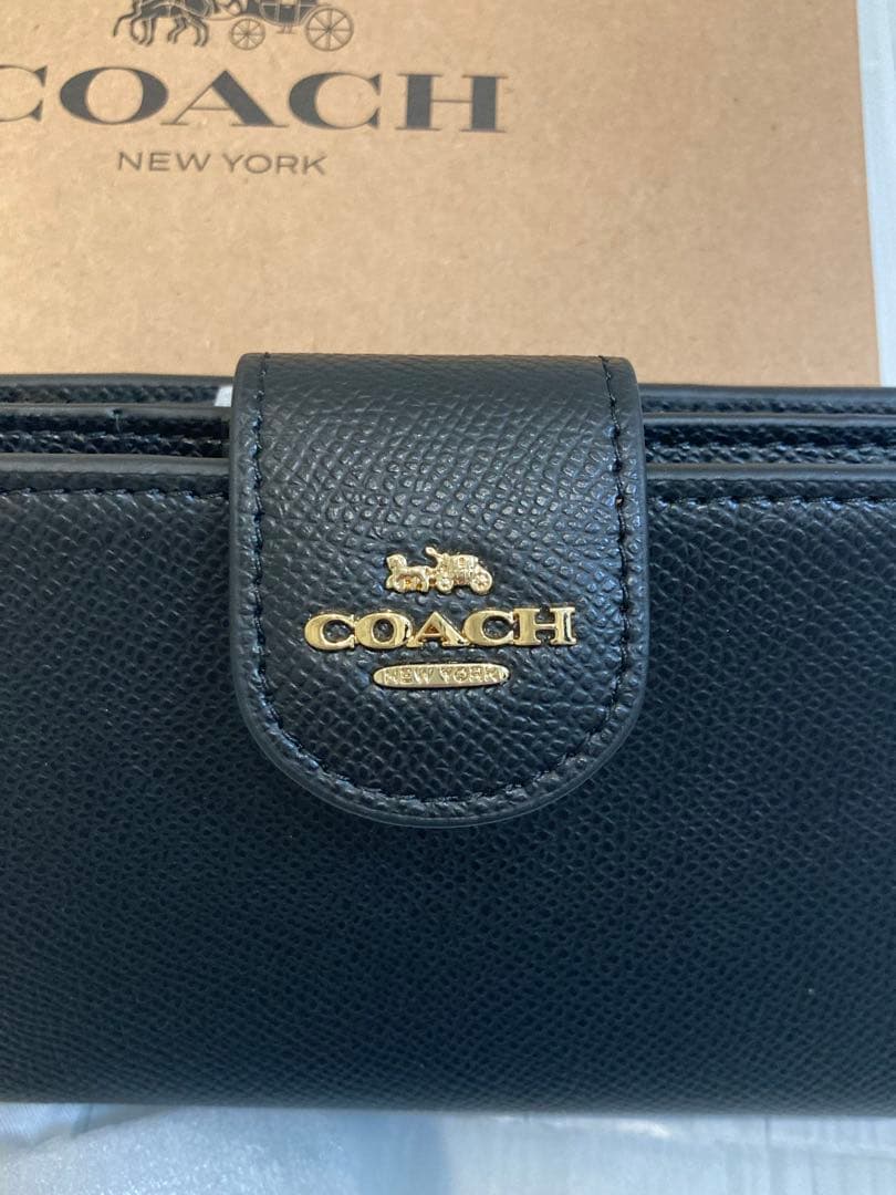新品✨COACH ブラック レザー 二つ折り 財布 シンプル