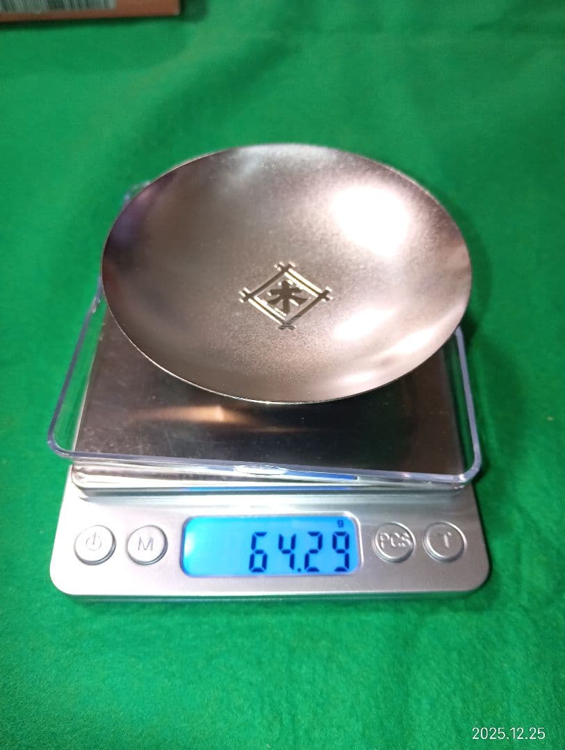 純銀製　三ツ重　ロゴ入り盃　 201g