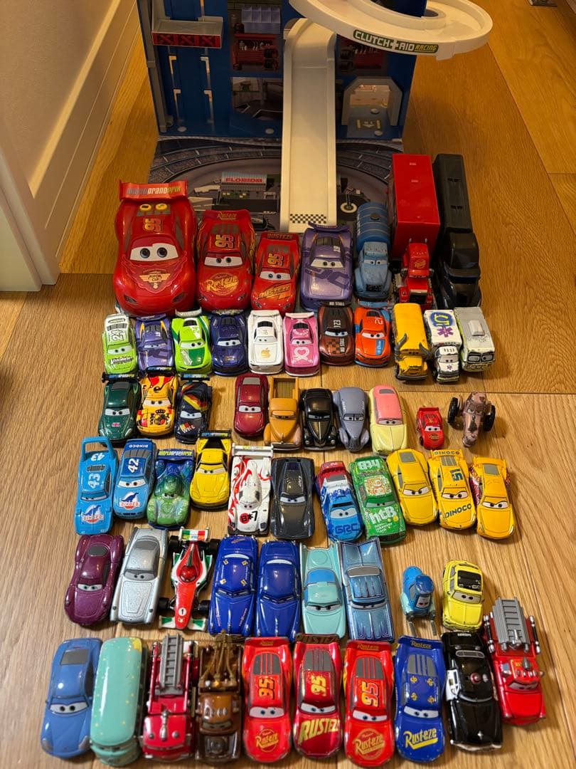 トミカ　カーズ ミニカーセット 58台 スロープ付き