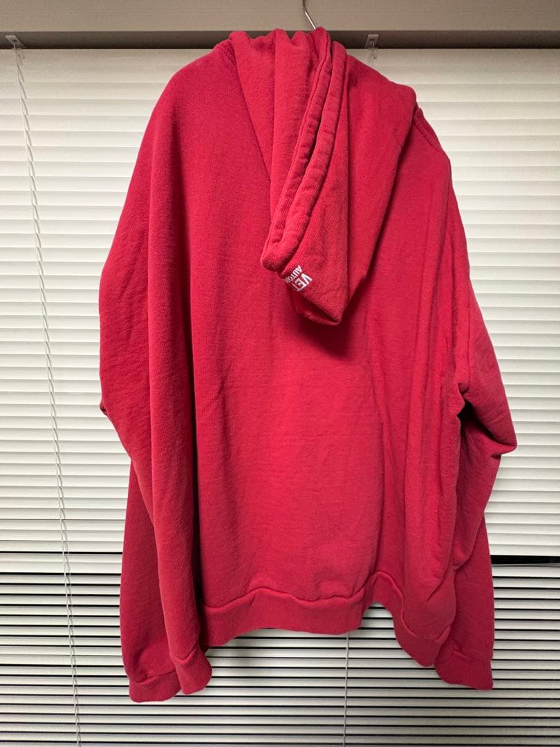 韓国限定 メタルロゴパーカー