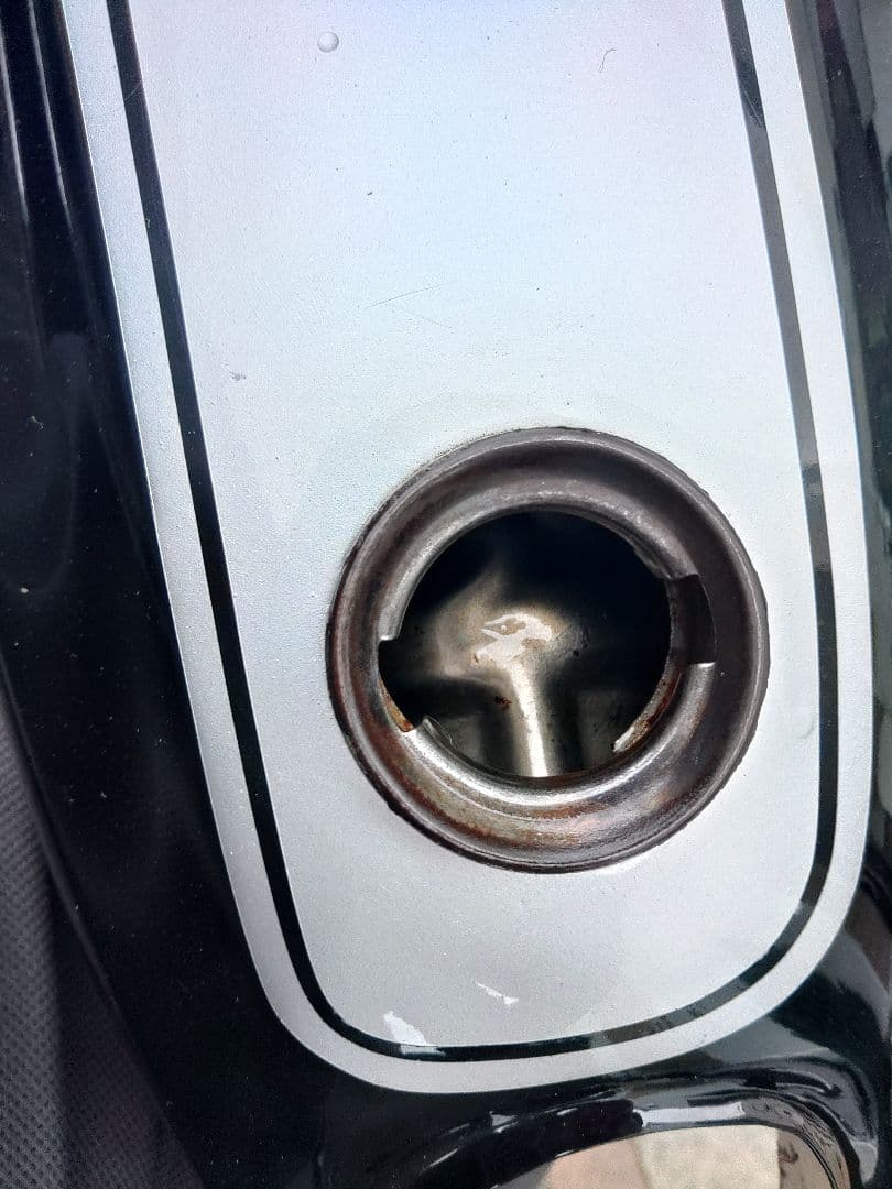 Yamaha バイクタンク 黒 ストライプ