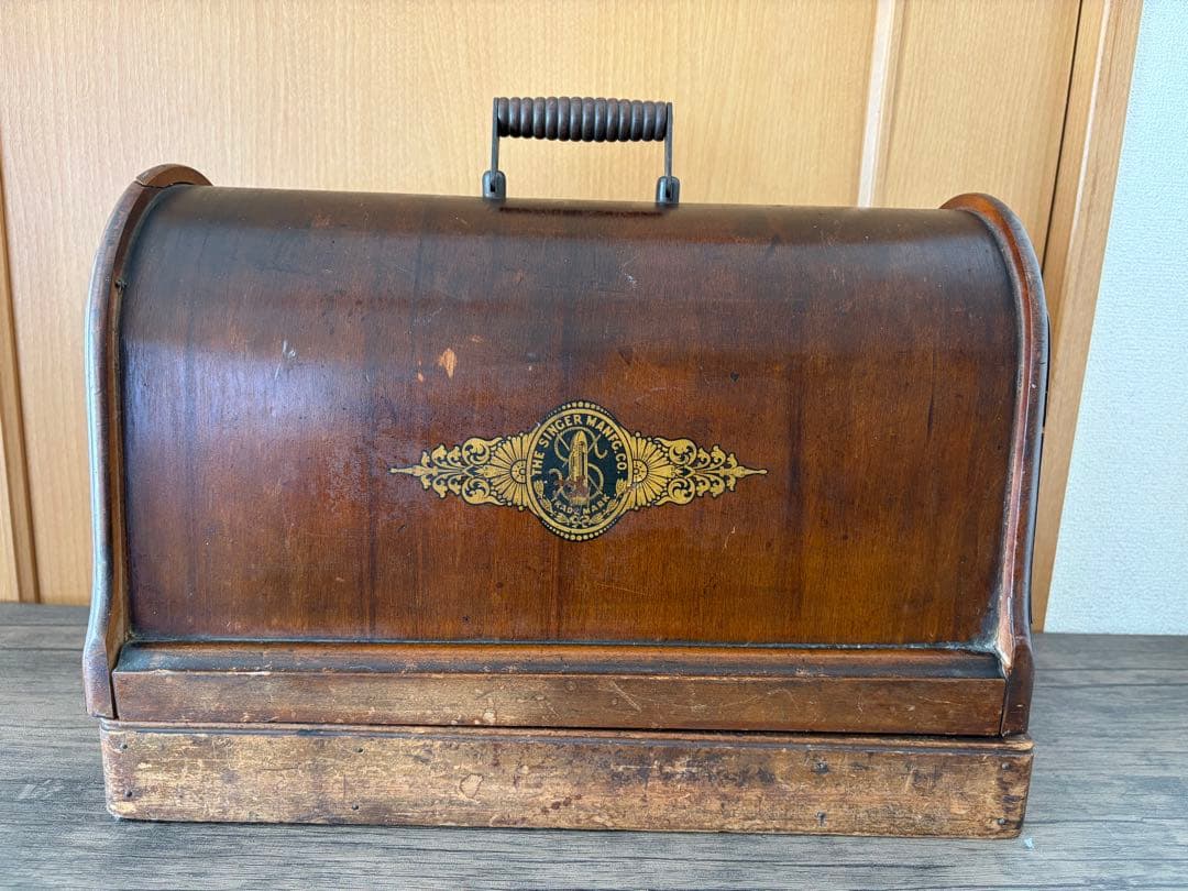 SINGERミシン 金色装飾付き