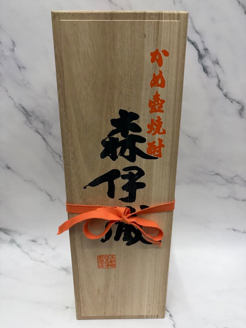 新品　未開栓　森伊蔵 焼酎 1800ml 桐箱入り　かめ壷焼酎　芋焼酎