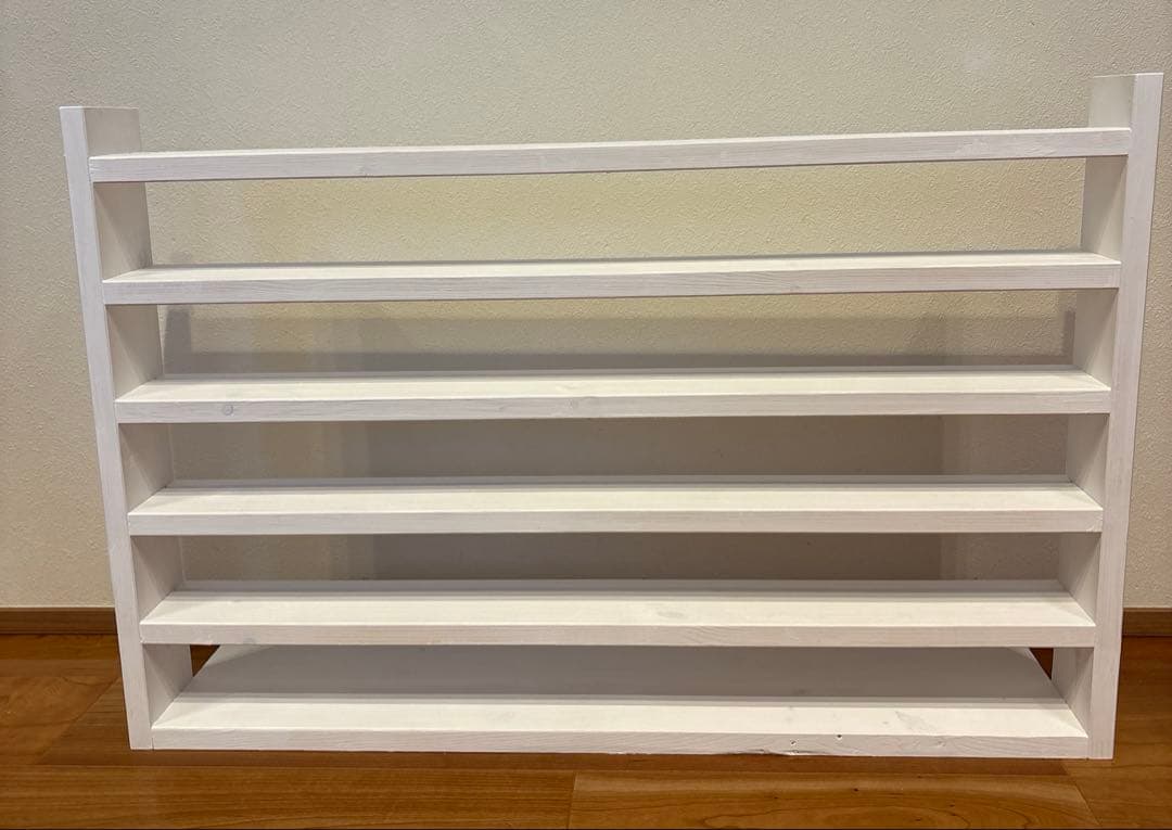 ゆ　トミカ収納棚6段　最下段幅広タイプ　白塗装　パイン材