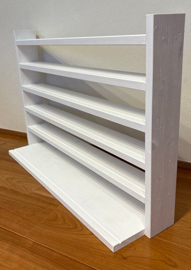 ゆ　トミカ収納棚6段　最下段幅広タイプ　白塗装　パイン材